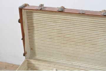 アンティーク雑貨　情緒あるレトロな佇まいの船トランク(舟トランク、ブランケットボックス、トランクテーブル、センターテーブル、ローテーブル、ディスプレイ雑貨、収納箱、店舗什器) (R-077518)