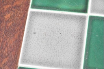 イギリスアンティーク　オーク材　タイルトップと脚のデザインがお洒落なサイドテーブル　(R-077520)