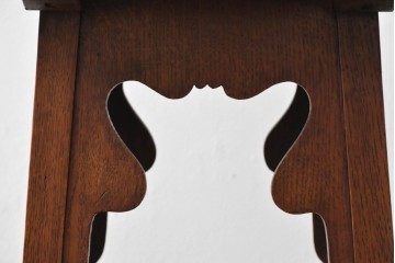 イギリスアンティーク　オーク材　タイルトップと脚のデザインがお洒落なサイドテーブル　(R-077520)
