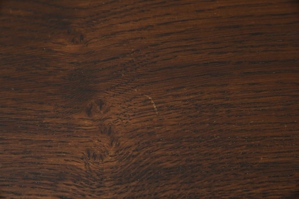 イギリスアンティーク　オーク材　落ち着いた色味とスラリと伸びた脚が魅力的なネストテーブル　(R-077521)