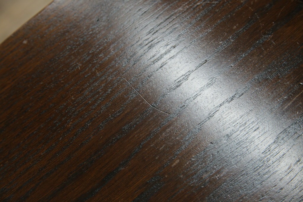 イギリスアンティーク　オーク材　落ち着いた色味とスラリと伸びた脚が魅力的なネストテーブル　(R-077521)