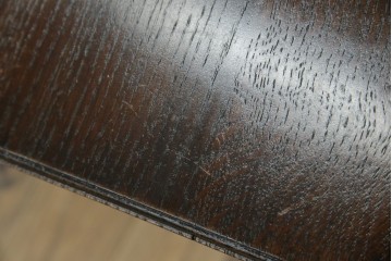 イギリスアンティーク　オーク材　落ち着いた色味とスラリと伸びた脚が魅力的なネストテーブル　(R-077521)