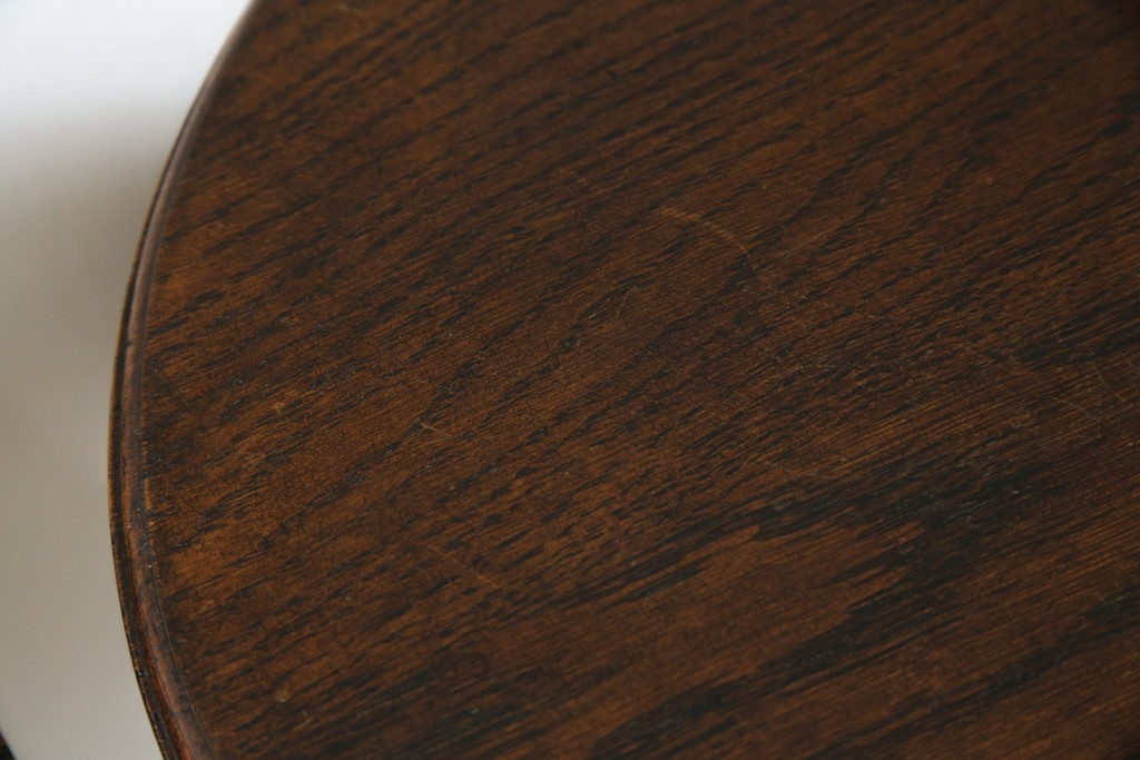 イギリスアンティーク　オーク材　落ち着いた色味とスラリと伸びた脚が魅力的なネストテーブル　(R-077521)