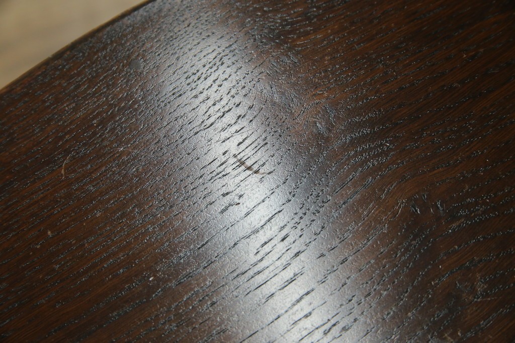 イギリスアンティーク　オーク材　落ち着いた色味とスラリと伸びた脚が魅力的なネストテーブル　(R-077521)