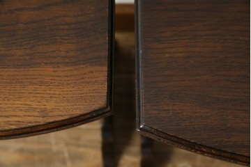 イギリスアンティーク　オーク材　落ち着いた色味とスラリと伸びた脚が魅力的なネストテーブル　(R-077521)