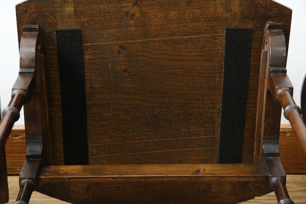 イギリスアンティーク　オーク材　落ち着いた色味とスラリと伸びた脚が魅力的なネストテーブル　(R-077521)