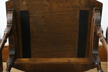 イギリスアンティーク　オーク材　落ち着いた色味とスラリと伸びた脚が魅力的なネストテーブル　(R-077521)