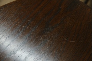 イギリスアンティーク　オーク材　落ち着いた色味とスラリと伸びた脚が魅力的なネストテーブル　(R-077521)