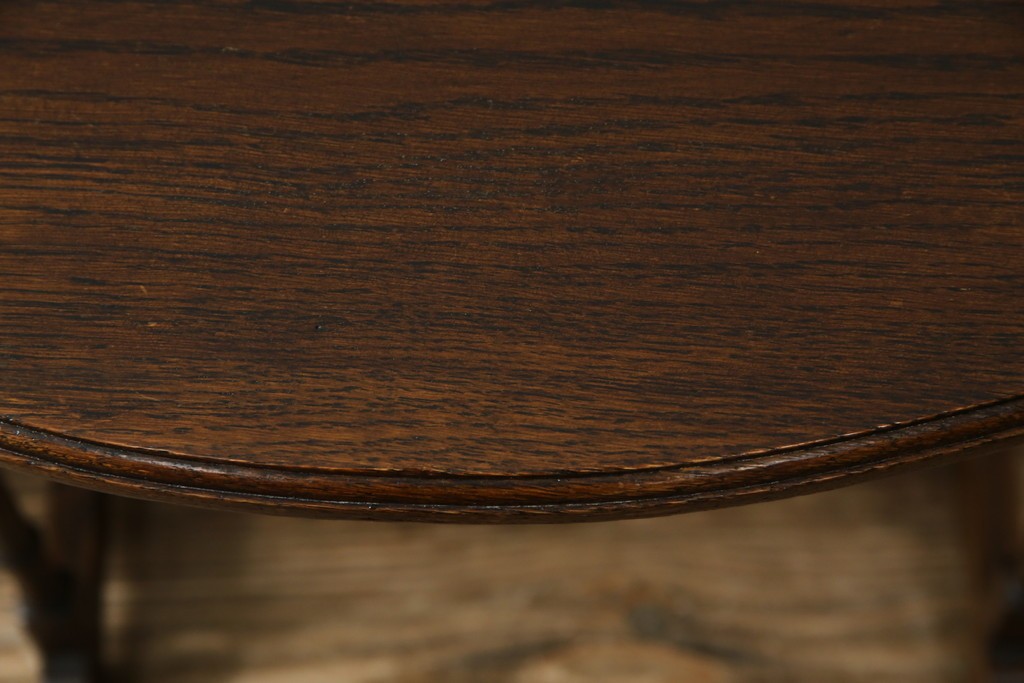 イギリスアンティーク　オーク材　落ち着いた色味とスラリと伸びた脚が魅力的なネストテーブル　(R-077521)