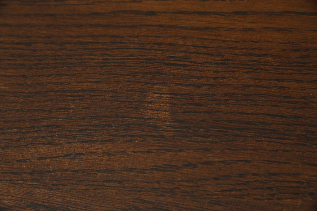 イギリスアンティーク　オーク材　落ち着いた色味とスラリと伸びた脚が魅力的なネストテーブル　(R-077521)