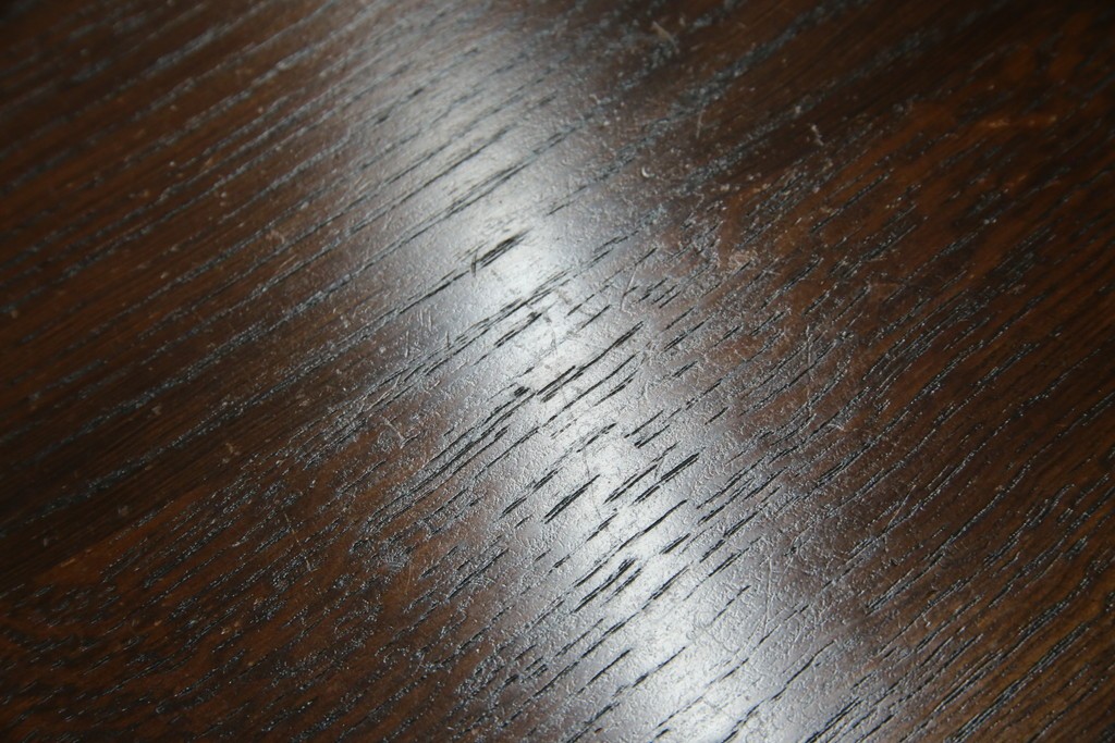 イギリスアンティーク　オーク材　落ち着いた色味とスラリと伸びた脚が魅力的なネストテーブル　(R-077521)