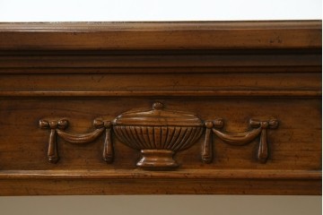 中古　DREXEL HERITAGE(ドレクセルヘリテイジ)　クラシカルなデザインのコンソールテーブル　(R-077523)