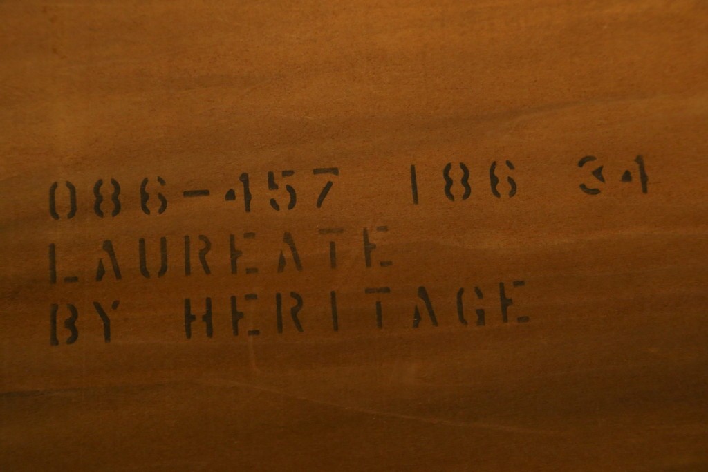 中古　DREXEL HERITAGE(ドレクセルヘリテイジ)　クラシカルなデザインのコンソールテーブル　(R-077523)