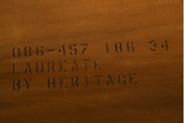 中古　DREXEL HERITAGE(ドレクセルヘリテイジ)　クラシカルなデザインのコンソールテーブル　(R-077523)