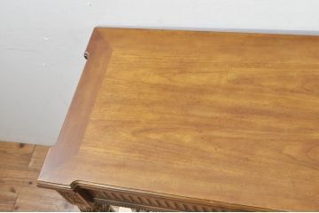 中古　DREXEL HERITAGE(ドレクセルヘリテイジ)　クラシカルなデザインが魅力的なコンソールテーブル(サイドテーブル、花台、飾り台、作業台)(R-077523)