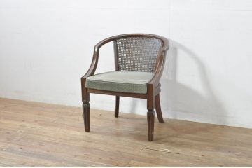 中古　カリモク家具(karimoku)　domani(ドマーニ)　QUEENS　LIFE(クイーンズライフ)　ラタンの背もたれがお洒落なアームチェア(ラウンジチェア、イージーチェア、ダイニングチェア、椅子、イス、籐、トウ)(定価約10万円)(R-077525)