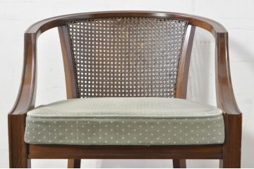 中古　カリモク家具(karimoku)　domani(ドマーニ)　QUEENS　LIFE(クイーンズライフ)　ラタンの背もたれがお洒落なアームチェア(ラウンジチェア、イージーチェア、ダイニングチェア、椅子、イス、籐、トウ)(定価約10万円)(R-077525)