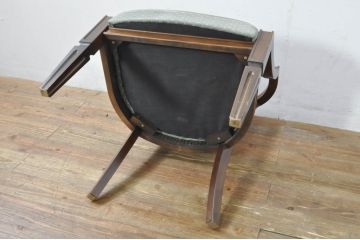中古　カリモク家具(karimoku)　domani(ドマーニ)　QUEENS　LIFE(クイーンズライフ)　ラタンの背もたれがお洒落なアームチェア(ラウンジチェア、イージーチェア、ダイニングチェア、椅子、イス、籐、トウ)(定価約10万円)(R-077525)