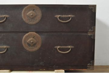 和製アンティーク　前面欅(ケヤキ)材　落ち着きのある佇まいが魅力的な相馬箪笥ローボード(時代箪笥、和たんす、衣装箪笥、引き出し、サイドボード、テレビ台、テレビボード、サイドチェスト)(R-077528)
