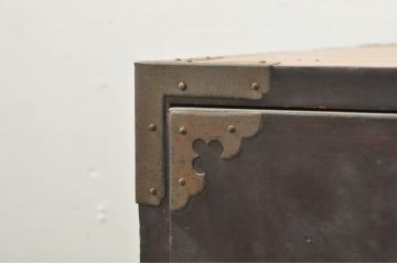 和製アンティーク　前面欅(ケヤキ)材　落ち着きのある佇まいが魅力的な相馬箪笥ローボード(時代箪笥、和たんす、衣装箪笥、引き出し、サイドボード、テレビ台、テレビボード、サイドチェスト)(R-077528)