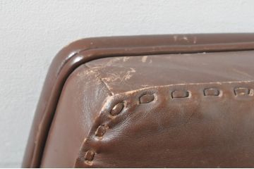 スイスビンテージ　希少品!!　mobilia(モビリア)取り扱い　デセデ社　本革　モダンでスタイリッシュなデザインのラウンジチェアとオットマンのセット(イージーチェア、アームチェア、エグゼクティブチェア、オフィスチェア、フットスツール、レザー、ヴィンテージ)(R-077529)