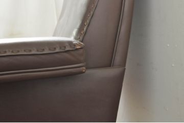 スイスビンテージ　希少品!!　mobilia(モビリア)取り扱い　デセデ社　本革　モダンでスタイリッシュなデザインのラウンジチェアとオットマンのセット(イージーチェア、アームチェア、エグゼクティブチェア、オフィスチェア、フットスツール、レザー、ヴィンテージ)(R-077529)