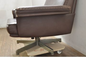 スイスビンテージ　希少品!!　mobilia(モビリア)取り扱い　デセデ社　本革　モダンでスタイリッシュなデザインのラウンジチェア(イージーチェア、アームチェア、エグゼクティブチェア、オフィスチェア、レザー、ヴィンテージ)(R-077530)