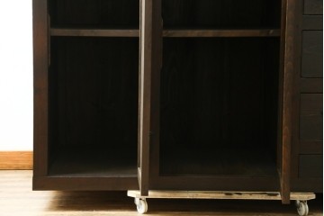 和製アンティーク　美品　美濃地方　檜(ヒノキ)材　希少な手すり付き二段重ね階段箪笥　(R-077534)