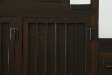 和製アンティーク　美品　美濃地方　檜(ヒノキ)材　希少な手すり付き二段重ね階段箪笥　(R-077534)