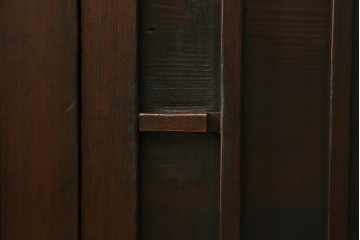 和製アンティーク　美品　美濃地方　檜(ヒノキ)材　希少な手すり付き二段重ね階段箪笥　(R-077534)