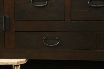 和製アンティーク　美品　美濃地方　檜(ヒノキ)材　希少な手すり付き二段重ね階段箪笥　(R-077534)