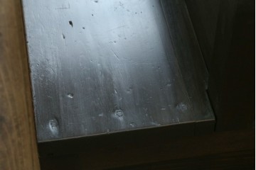 和製アンティーク　美品　美濃地方　檜(ヒノキ)材　希少な手すり付き二段重ね階段箪笥　(R-077534)