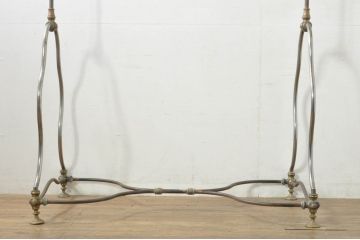 フランスビンテージ　緩やかなカーブを描く脚がお洒落な真鍮(しんちゅう)とアイアンのハンガーラック(ポールハンガー、洋服掛け、コート掛け、店舗什器、ヴィンテージ)(R-077536)