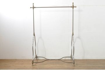フランスビンテージ　緩やかなカーブを描く脚がお洒落な真鍮(しんちゅう)とアイアンのハンガーラック(ポールハンガー、洋服掛け、コート掛け、店舗什器、ヴィンテージ)(R-077541)