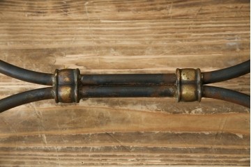 フランスビンテージ　緩やかなカーブを描く脚がお洒落な真鍮(しんちゅう)とアイアンのハンガーラック(ポールハンガー、店舗什器)(R-077545)