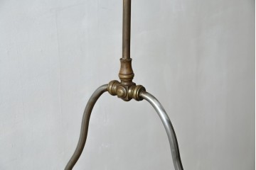 フランスビンテージ　緩やかなカーブを描く脚がお洒落な真鍮(しんちゅう)とアイアンのハンガーラック(ポールハンガー、店舗什器)(R-077545)