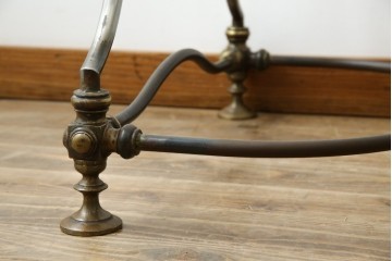 フランスビンテージ　緩やかなカーブを描く脚がお洒落な真鍮(しんちゅう)とアイアンのハンガーラック(ポールハンガー、店舗什器)(R-077545)