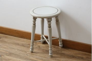 中古　Old Maison(オールド・メゾン)　緑を飾っても絵になるフレンチアンティーク風のおしゃれなスツール(丸椅子、イス、板座チェア、花台、飾り台、ディスプレイ台)(R-077553)