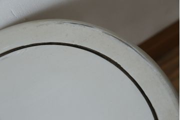 中古　Old Maison(オールド・メゾン)　緑を飾っても絵になるフレンチアンティーク風のおしゃれなスツール(丸椅子、イス、板座チェア、花台、飾り台、ディスプレイ台)(R-077553)