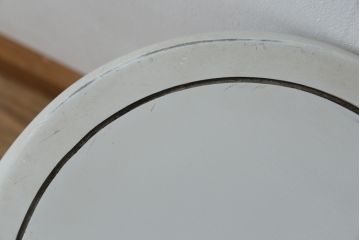 中古　Old Maison(オールド・メゾン)　緑を飾っても絵になるフレンチアンティーク風のおしゃれなスツール(丸椅子、イス、板座チェア、花台、飾り台、ディスプレイ台)(R-077553)