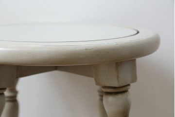 中古　Old Maison(オールド・メゾン)　緑を飾っても絵になるフレンチアンティーク風のおしゃれなスツール(丸椅子、イス、板座チェア、花台、飾り台、ディスプレイ台)(R-077553)