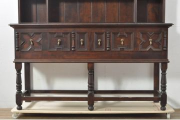 中古　美品　松本民芸家具　A型皿棚　ジャコビアン様式を取り入れた優雅なデザインの食器棚(カップボード、飾り棚、収納棚、戸棚、本棚、書棚、ブックシェルフ、ヴィンテージ)(定価約146万円)(R-077555)