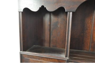 中古　美品　松本民芸家具　A型皿棚　ジャコビアン様式を取り入れた優雅なデザインの食器棚(カップボード、飾り棚、収納棚、戸棚、本棚、書棚、ブックシェルフ、ヴィンテージ)(定価約146万円)(R-077555)