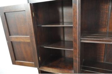 中古　美品　松本民芸家具　A型皿棚　ジャコビアン様式を取り入れた優雅なデザインの食器棚(カップボード、飾り棚、収納棚、戸棚、本棚、書棚、ブックシェルフ、ヴィンテージ)(定価約146万円)(R-077555)