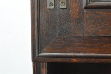 中古　美品　松本民芸家具　A型皿棚　ジャコビアン様式を取り入れた優雅なデザインの食器棚(カップボード、飾り棚、収納棚、戸棚、本棚、書棚、ブックシェルフ、ヴィンテージ)(定価約146万円)(R-077555)