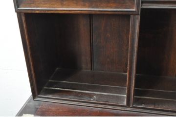 中古　美品　松本民芸家具　A型皿棚　ジャコビアン様式を取り入れた優雅なデザインの食器棚(カップボード、飾り棚、収納棚、戸棚、本棚、書棚、ブックシェルフ、ヴィンテージ)(定価約146万円)(R-077555)