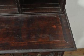 中古　美品　松本民芸家具　A型皿棚　ジャコビアン様式を取り入れた優雅なデザインの食器棚(カップボード、飾り棚、収納棚、戸棚、本棚、書棚、ブックシェルフ、ヴィンテージ)(定価約146万円)(R-077555)
