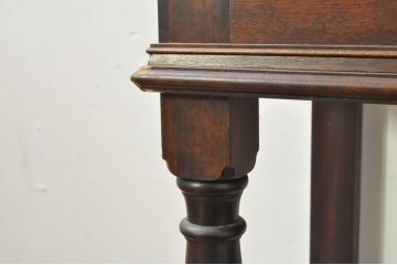 中古　美品　松本民芸家具　A型皿棚　ジャコビアン様式を取り入れた優雅なデザインの食器棚(カップボード、飾り棚、収納棚、戸棚、本棚、書棚、ブックシェルフ、ヴィンテージ)(定価約146万円)(R-077555)