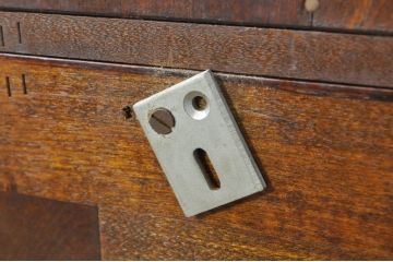 中古　美品　松本民芸家具　A型皿棚　ジャコビアン様式を取り入れた優雅なデザインの食器棚(カップボード、飾り棚、収納棚、戸棚、本棚、書棚、ブックシェルフ、ヴィンテージ)(定価約146万円)(R-077555)
