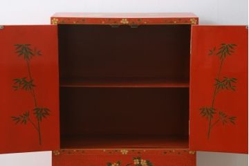 アジアンビンテージ　朱塗り　目の覚めるような朱色に優雅な花鳥図(梅、牡丹、竹)が描かれたキャビネット(収納棚、戸棚、サイドボード、サイドキャビネット、ヴィンテージ)(R-077558)